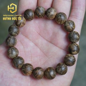 Vòng Tay Trầm Hương 12li Banh Đỏ